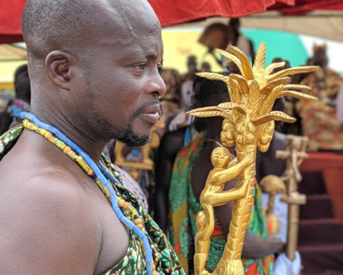 https://akansia.com/storage/2023/01/Claire-Dale-1.-Akyeame-Linguists-for-Nene-Konor-of-Manya-Krobo-District-2019-holding-a-hand-carved-wooden-gold-leafed-Ankyianpoma-language-stick-500x400.jpg